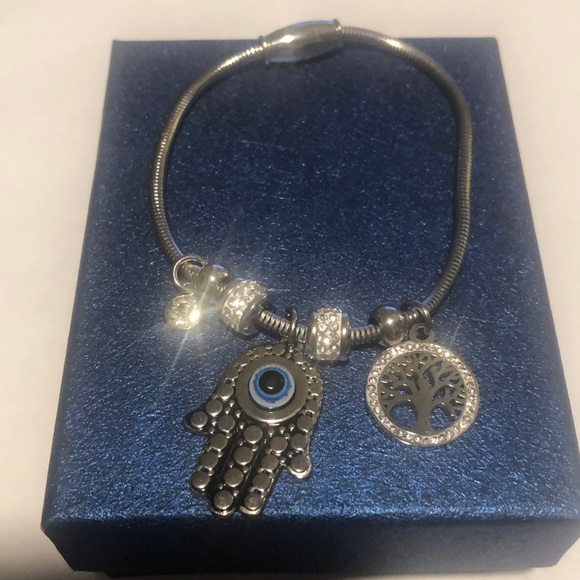 Silver Hamsa Charm bracelet - Picture 1 of 3